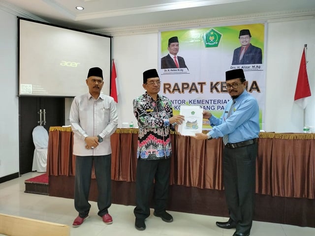 Kakanwil Sampaikan Rekomendasi Rakernas pada Raker Kemenag Padang Panjang 2023