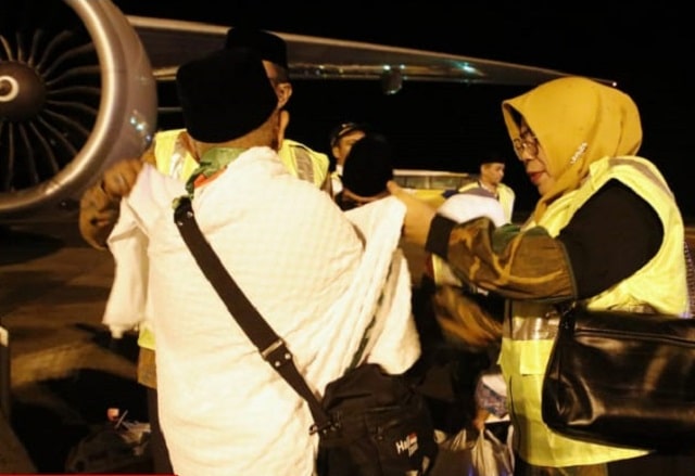 Terbang Dinihari, 2 Jemaah Haji Kabupaten Solok Tertunda Keberangkatannya 4 0157 haji brgkt d
