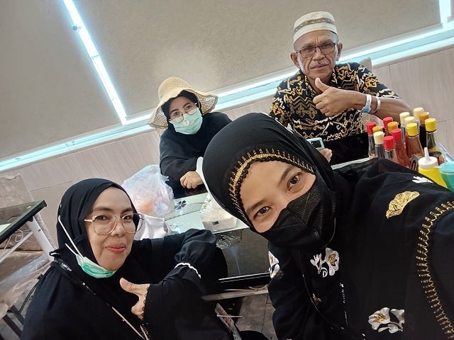0134 haji makan dekat masjid qisas