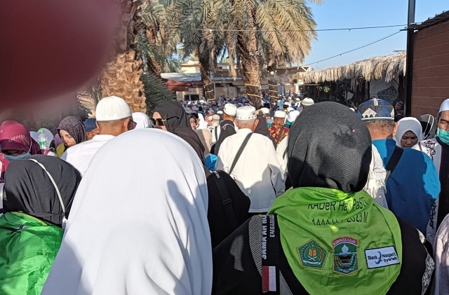 Jemaah Haji Solok Kunjungi Kebun Kurma dan Masjid Quba