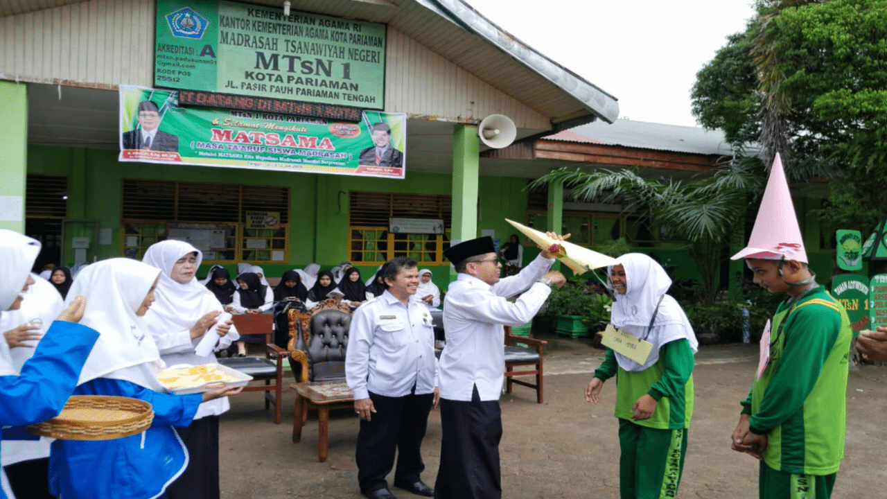 Siswa Baru Ikuti Pembukaan Matsama di MTsN 1 Kota Pariaman