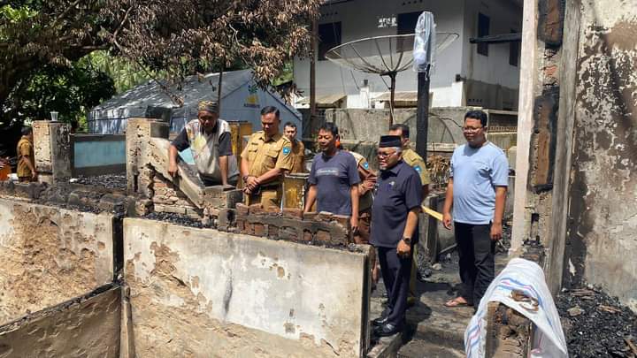 Pemko Sawahlunto Serahkan Bantu Korban Kebakaran di Desa Silungkang Tigo 2 FB IMG 1689004343076