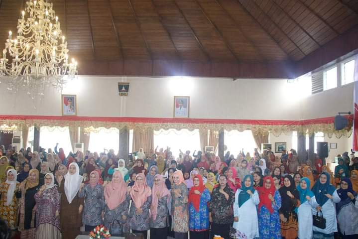 TP- PKK Kabupaten Kepulauan Mentawai Ikuti Jambore PKK ke - XX Di Bukittinggi