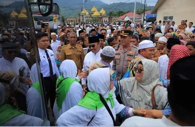 Benny Utama Sambut Kepulangan 221 Jemaah Haji Pasaman