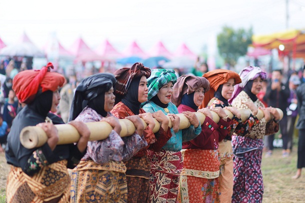 Rang Solok Baralek Gadang, Wawako Solok Ikuti Permainan Anak Nagari 1