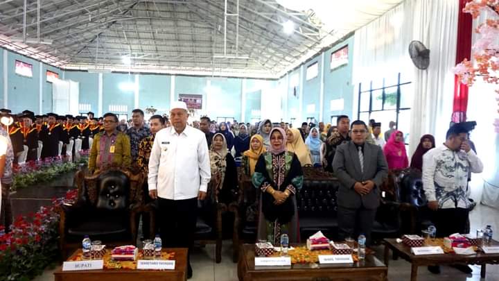 Wisuda ITS Khatulistiwa Yang ke-33 Dihadiri Bupati Pasbar 1