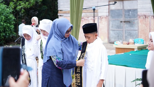 Bupati Solok Hadiri Wisuda Tahfidz dan Khatam Iqra' di Pondok AlQur'an At-Tauhid 2 Wisuda1