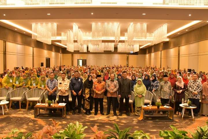 Bupati Agam Buka Seminar "Aku bahagia dan bangga menjadi Guru” 1