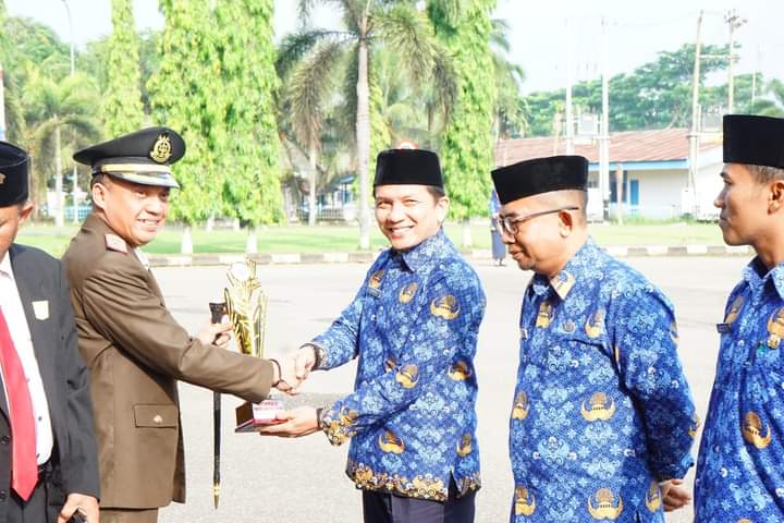 Irup bersama penerima penghargaan