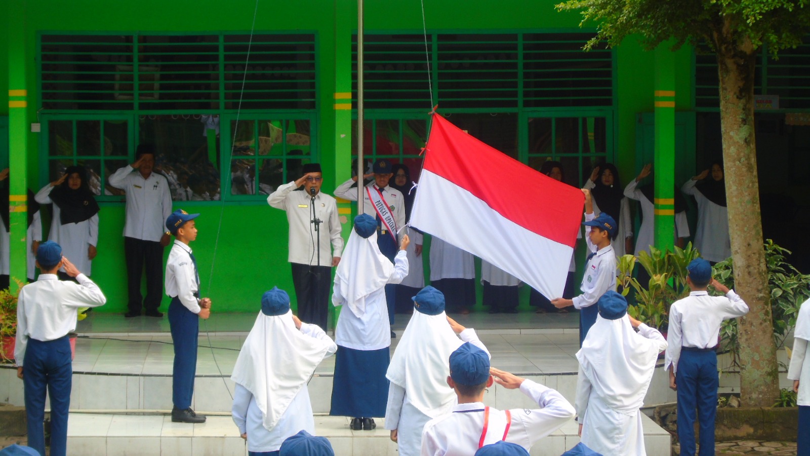 Perdana, Erdinal Pembina Upacara Di MTsN 2 Solok 2 IMG 20231106 WA0011
