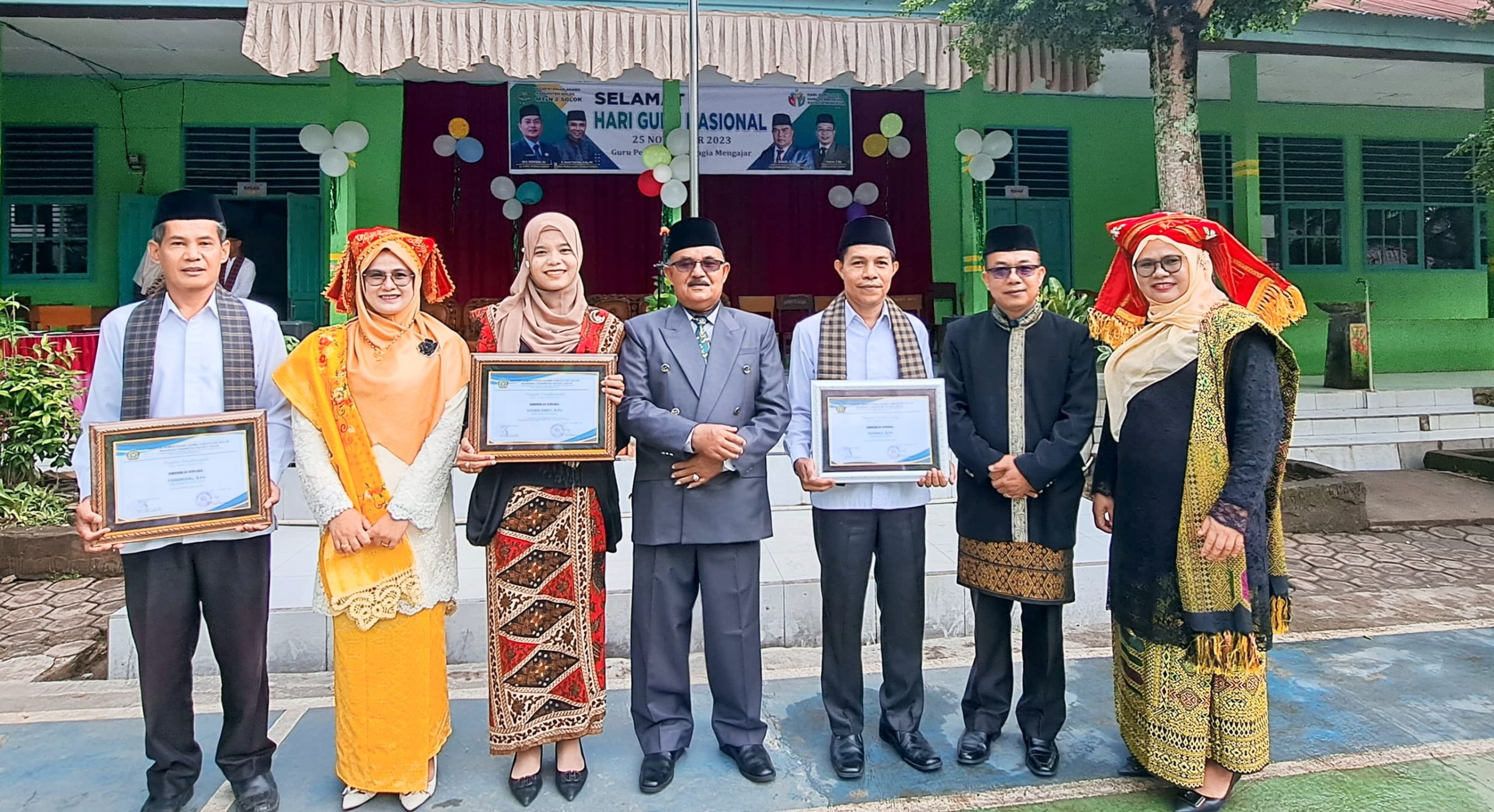 Peringatan HGN 2023 : Rahmat, Wakil Kepala Bid.Humas MTsN 2 Solok Raih Penghargaan 1 IMG 20231125 210119 1 scaled