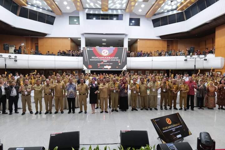Kemendagri Berikan Penghargaan Innovative Government Award Tahun 2023 Kepada Sawahlunto 1 Bersama Kepala Daerah
