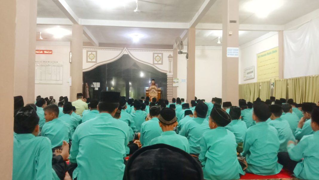 Sholat Jum'at di MTsN 2 Solok, Ustadz Syahrul Wirda: Keutamaan Sholat