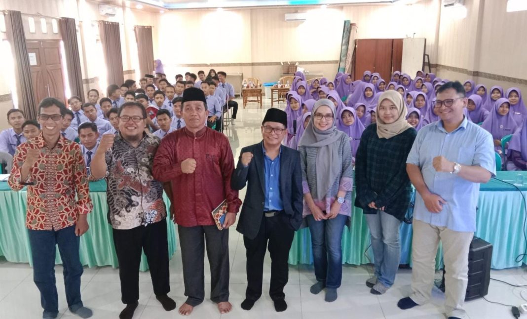 Fatsoen Politik & Pendidikan: Peran Pendidikan dalam Pengembangan Etika-Politik Generasi Muda