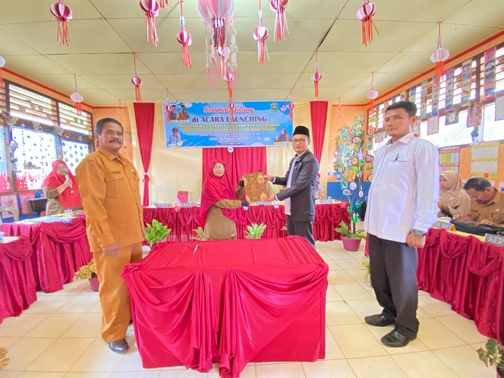 Kerjasama dengan SDN 06 Sirukam, KUA Payung Sekaki Kembangkan Pembinaan Keagamaan 2 01602 kua py sekaki c