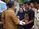 Turut Berduka, Bupati Eka Putra Serahkan Bantuan Kebakaran di Tanjung Alam
