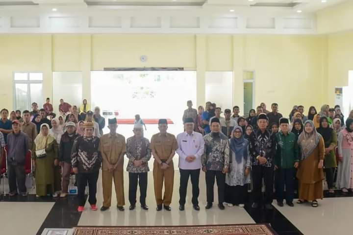 214 Mustahik Di Wilayah Agam Bagian Barat Terima Zakat Dari BAZ Agam 2 Mustahik