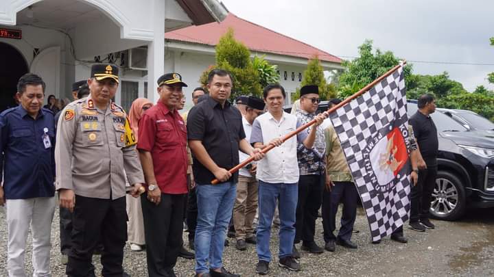Sutan Riska Lepas Pendistribusian Logistik Pemilu 2024 2 Sutan