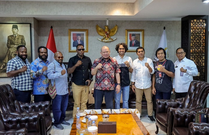 02601 lanyalla senator papua Diskusi Bersama Senator Papua, Ketua DPD RI Bicara Bangsa hingga Bola