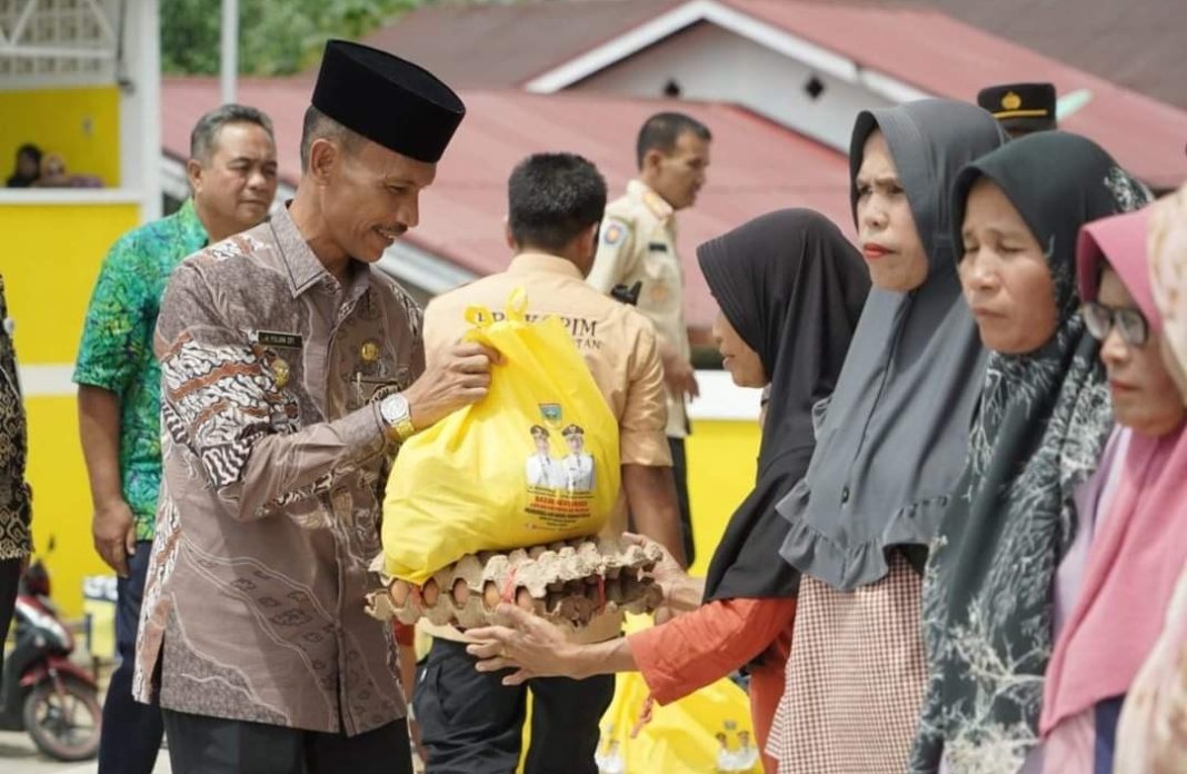 Screenshot_2024-03-28-20-34-06-293_com.facebook.katana-edit Pemerintah Kabupaten Solok Selatan telah menyiapkan ribuan paket sembako murah untuk masyarakat. Paket ini disebar kepada masyarakat dalam operasi