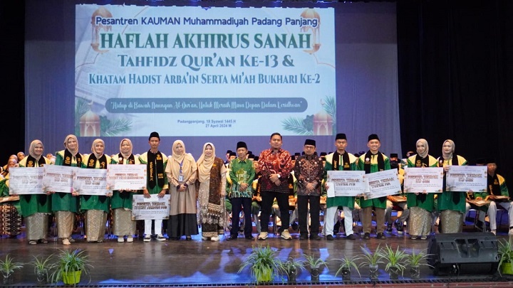 Menuju Pesantren Internasional, 130 Santri Kauman Padang Panjang Ikuti Wisuda Tahfiz 2