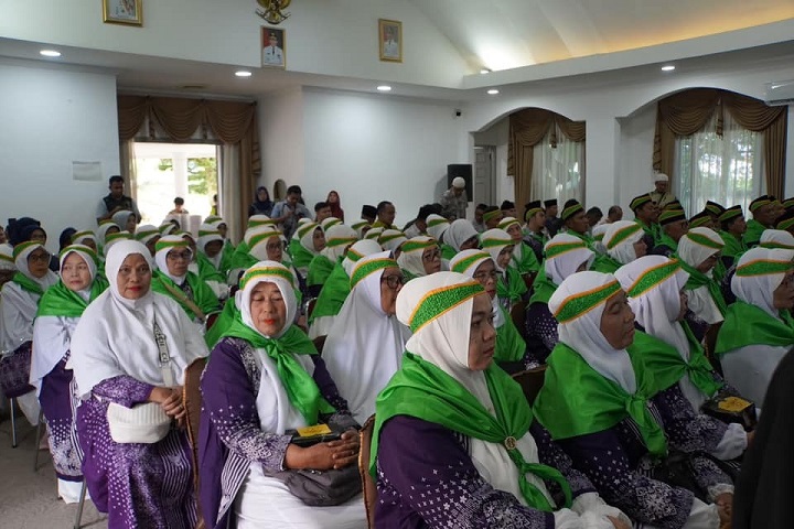Terbagi Dalam Dua Kloter, 105 Jemaah Haji Padang Panjang Dilepas Secara Resmi 2 01902 jemaah haji pd panjang a