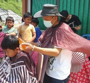 Komunitas Barber gelar Pangkas Rambut Gratis di Pandai Sikek 1