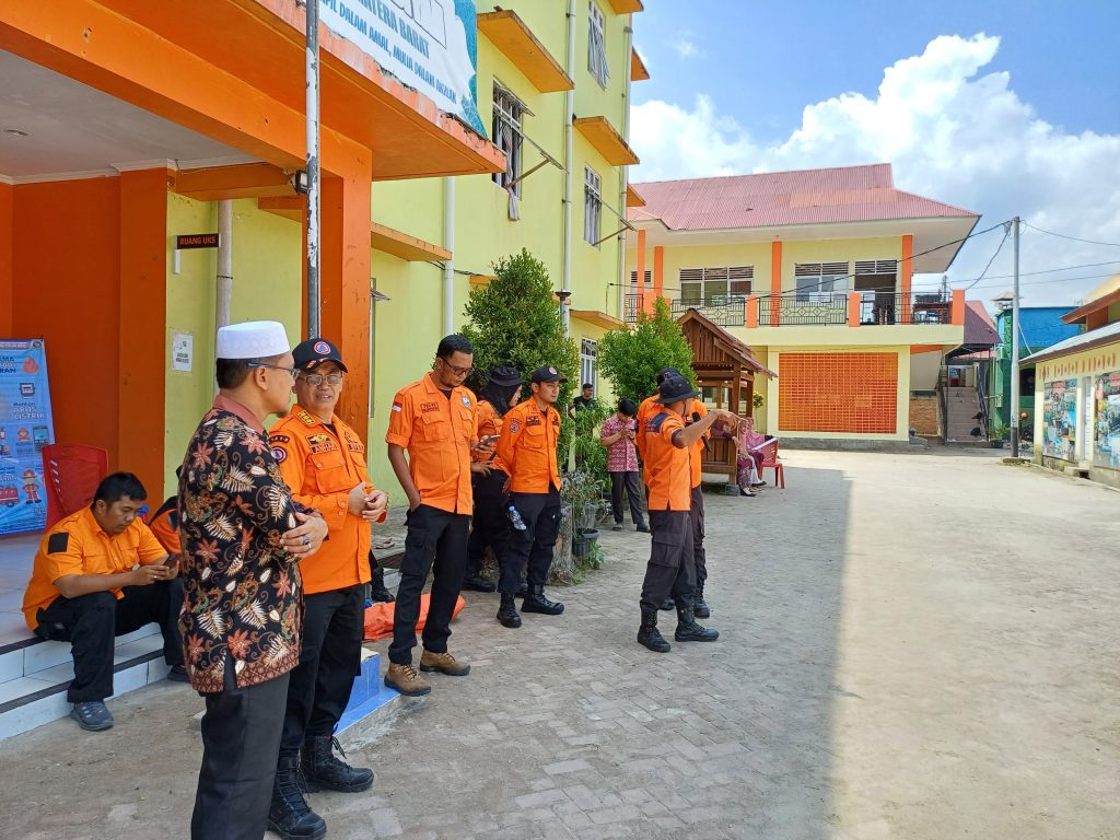 Gelar Simulasi Dan Edukasi Bencana, Ponpes Al Kautsar Hadirkan Tim BPBD dan Damkar 2 WhatsApp Image 2024 05 30 at 12.21.50