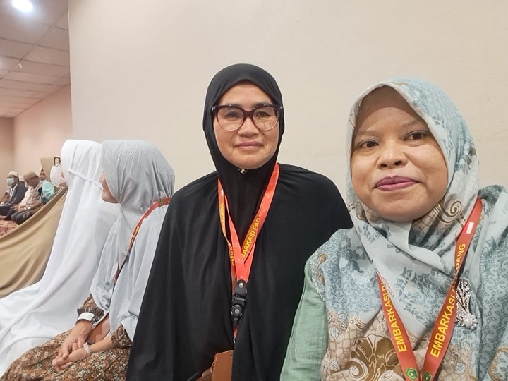 Hari Arafah Semakin Dekat, Jemaah Haji Kabupaten Solok Mantapkan Manasik 2 Jelang keberangkatan ke Arafah yang semakin dekat, jemaah haji kabupaten Solok yang tergabung dalam kloter XV Embarkasi Padang terus memantapkan persiapan, Selasa (11/6).