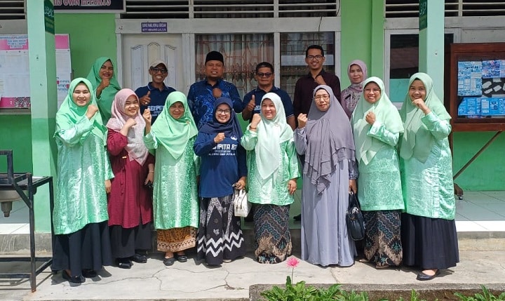 Kunjungi Almamater, Alumni SEMPITA 82 Bernostagial di SMPN 2 Batipuh 2 02202 sempita 88 b