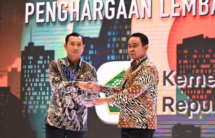 02508 penghargaan kemenag a Harsiarnas ke 91 Kemenag Raih Anugerah Lembaga Peduli Penyiaran