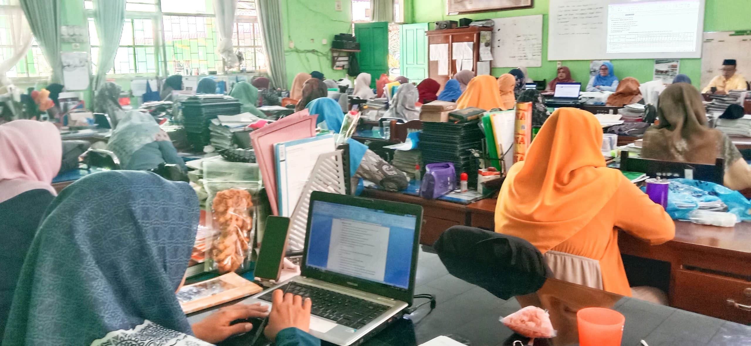 Tutup Tahun Ajaran, MTsN 2 Solok Gelar Rapat Kenaikan Kelas 2 Tahun