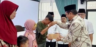 Pemberdayaan Zakat 2024, Kemenag Padang Panjang Serahkan Donasi Lebaran Yatim