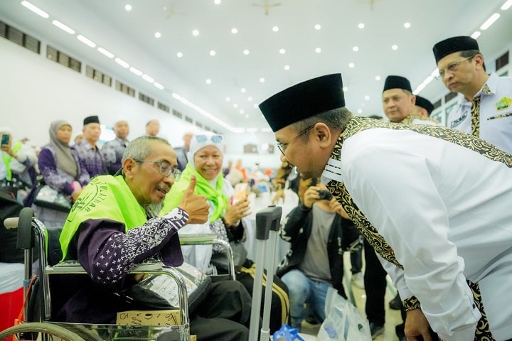 Sambut Kedatangan Jemaah, Menag Minta Maaf dan Mendoakan Kemabruran 4 02105 haji pulang menag c