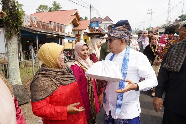 1000 Lopek Kucuik Sonok Diarak Bundo Kanduang 1