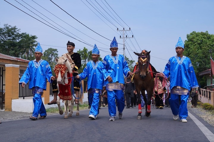 1000 Lopek Kucuik Sonok Diarak Bundo Kanduang 2