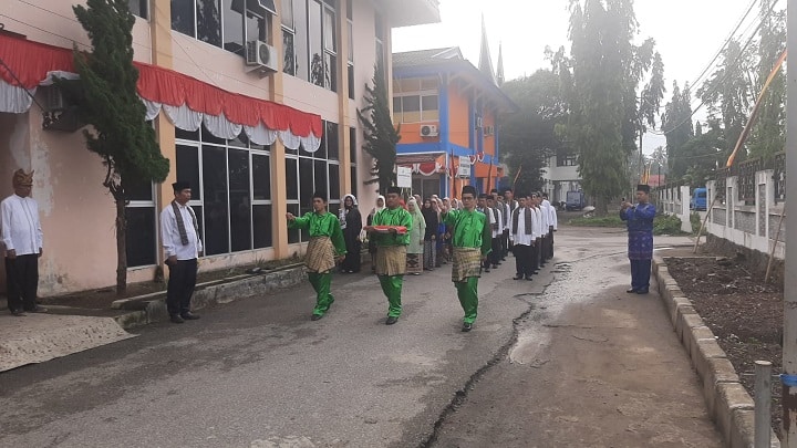 Khidmatnya Upacara HUT ke 79 RI di Kantor Kemenag Kab. Solok 3