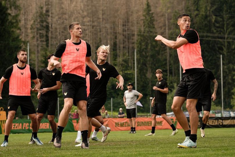 Laga Pramusim: Venezia Tekuk Tuan Rumah Utrecht 2-1 1 Jay idzes venezia a3b1f0b