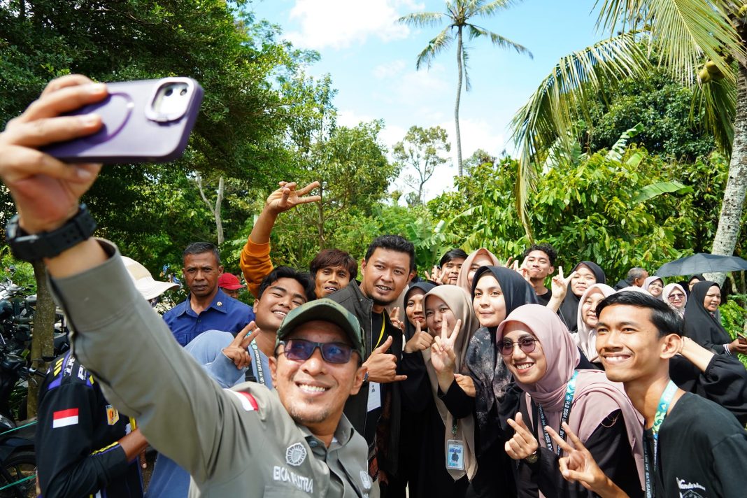 Bupati Eka Putra Tuup Alek Pacu Jawi di Tabek Pariangan