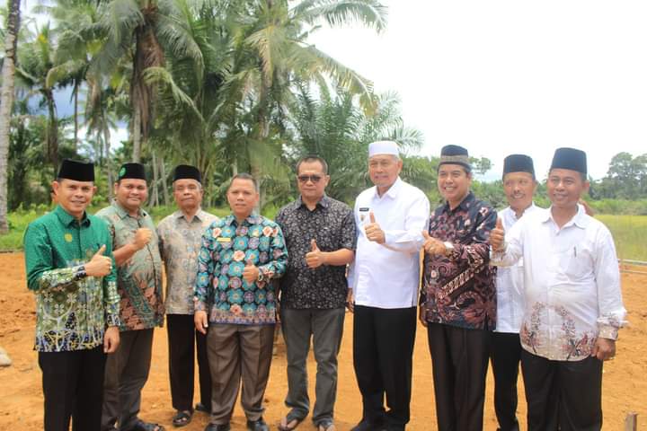 Bupati Hamsuardi Letakan Batu Pertama Pembangunan Ruang Kelas Baru Ponpes Mu'allimin Muhammadiyah Tamiang