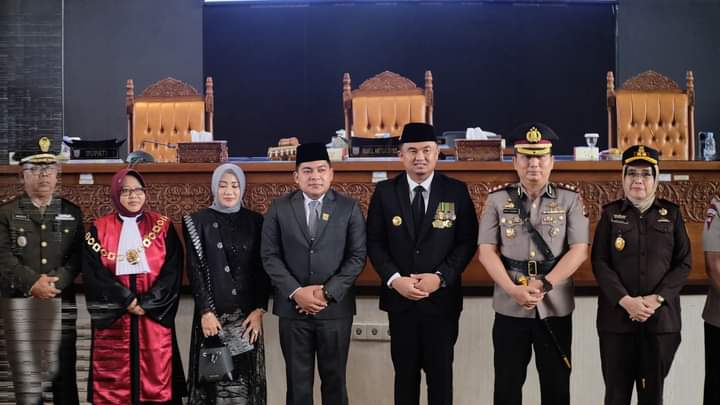 Sutan Riska Hadiri Pelantikan Ketua DPRD Dhamasraya