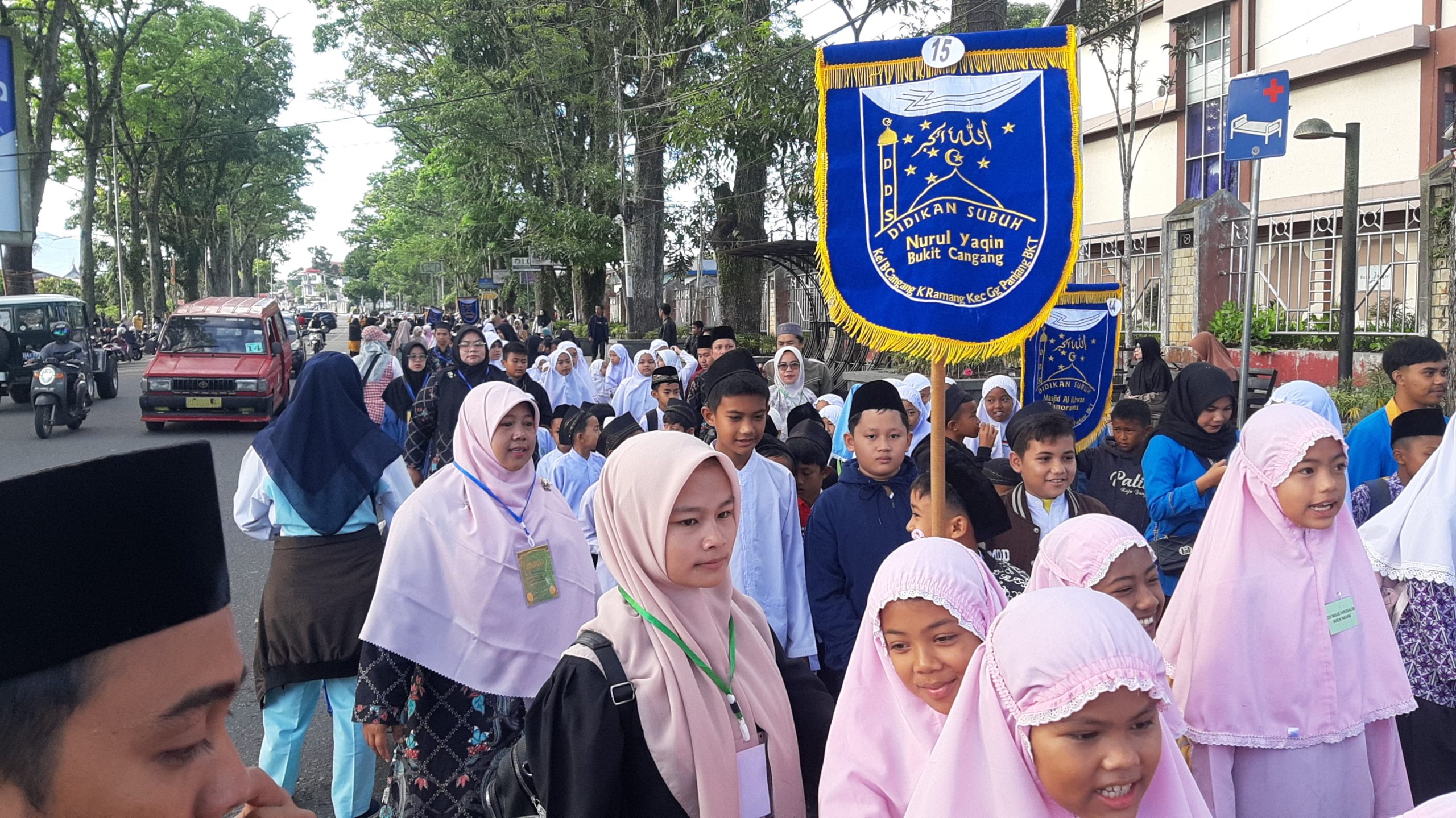 Peringatan Maulid Nabi Muhammad SAW, Anak-anak MDTA & TPQ Se-Kota Bukittinggi Antusias Ikuti Pawai Ta'aruf 