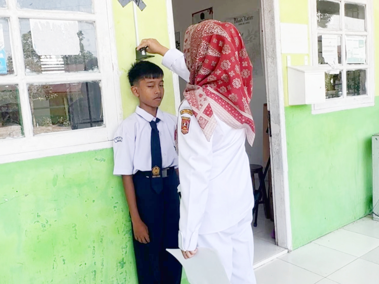 Siswa MTsN 4 Agam Ikuti Skrining Kesehatan Dengan Puskesmas Lubuk Basung