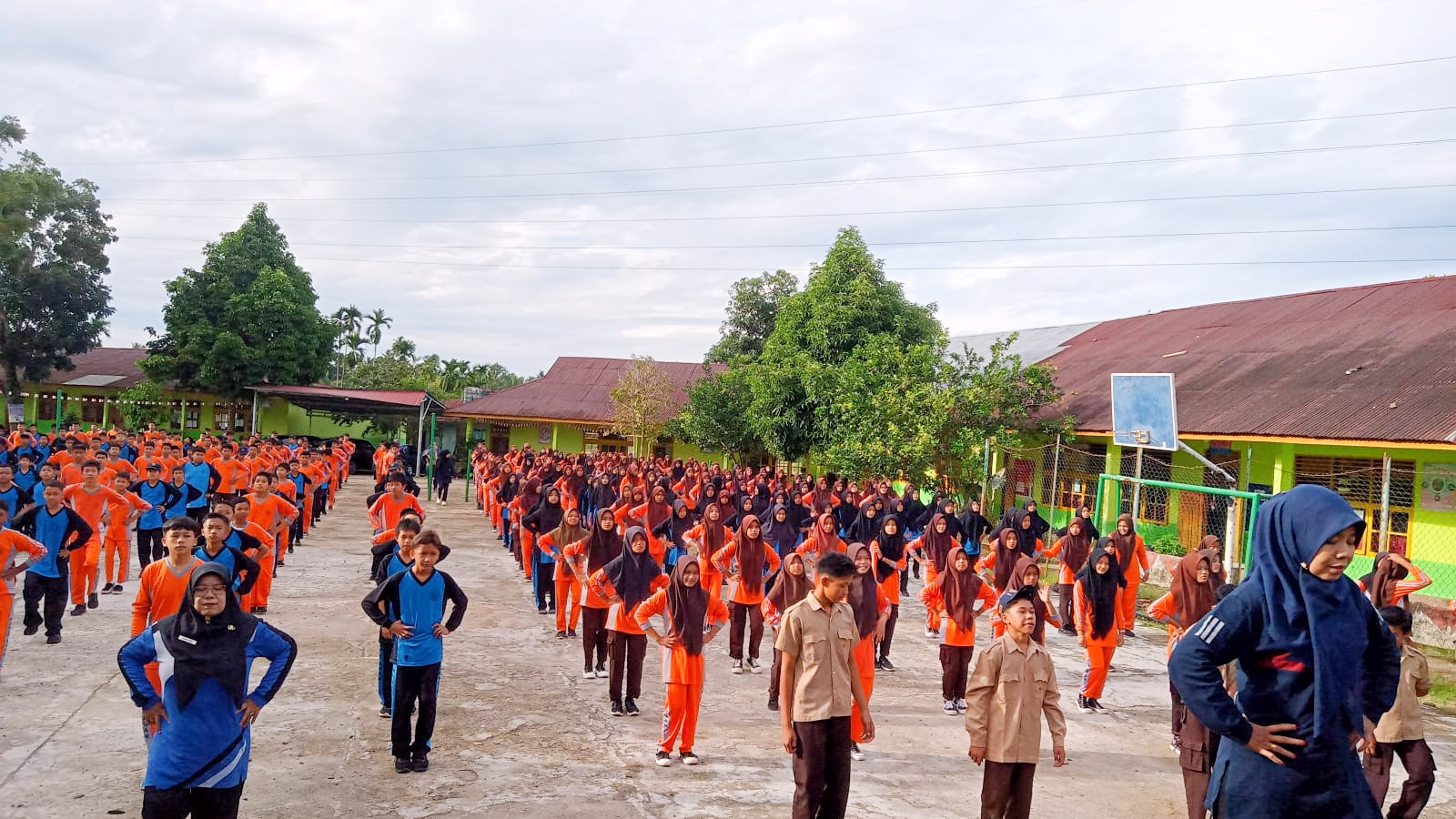 MTsN 4 Agam Gelar Senam Sehat P5 Bangunlah Jiwa Raganya