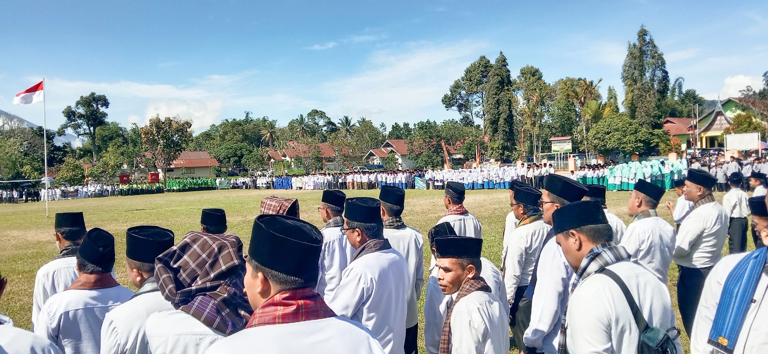 Apel Hari Santri Nasional Kabupaten Agam 2024: Ribuan Santri Ikuti Upacara di Tilatang Kamang