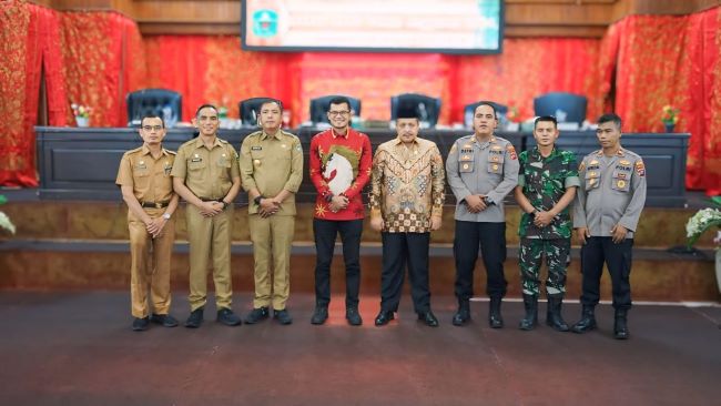 Pjs. Bupati Solok Ikuti Rapat Paripurna Pembahasan Ranperda Perubahan APBD 1