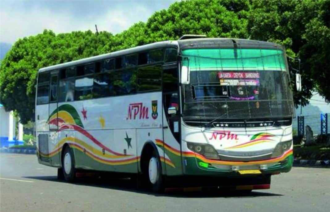 Bus Kaca Geser, Model Yang Tergilas Zaman Namun Dirindukan