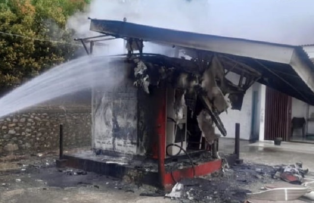Pertashop di Padang Gantiang Terbakar Saat Pengisian BBM dari Truk Tangki 2 Pertashop di Padang Gantiang Terbakar Saat Pengisian BBM dari Truk Tangki