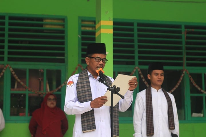 Bacakan Sambutan Ketua PGRI, Kakan Kemenag Apresiasi Guru MTsN 2 Solok 1