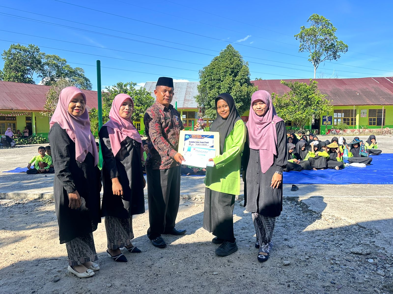 Zaskia Nirmala Raih Juara Umum Asesmen Tengah Semester Ganjil MTsN 4 Agam